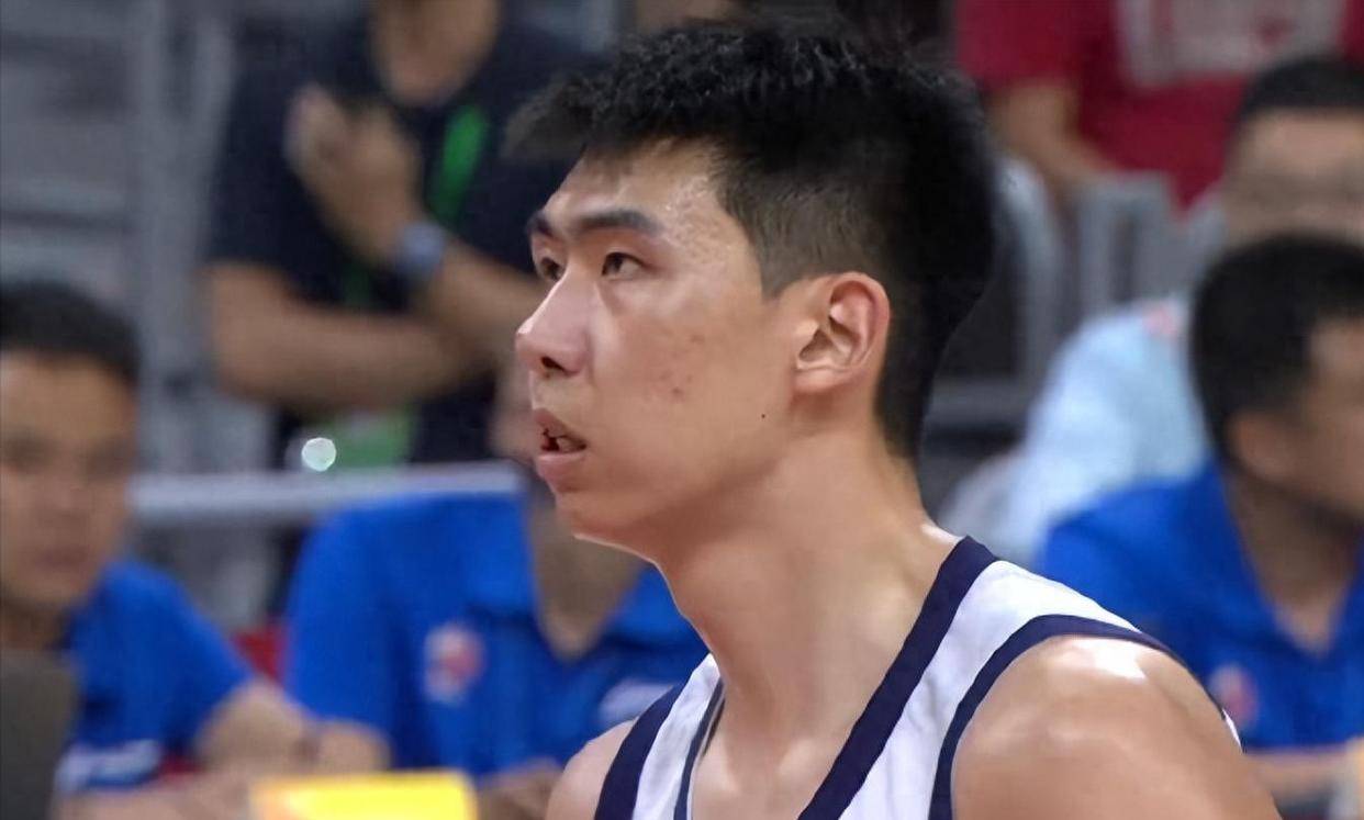 CBA季后赛惊天大冷！11冠王广东主场被小弟广州打爆，杜锋被全场喊下课，胡明轩怒砍0分！