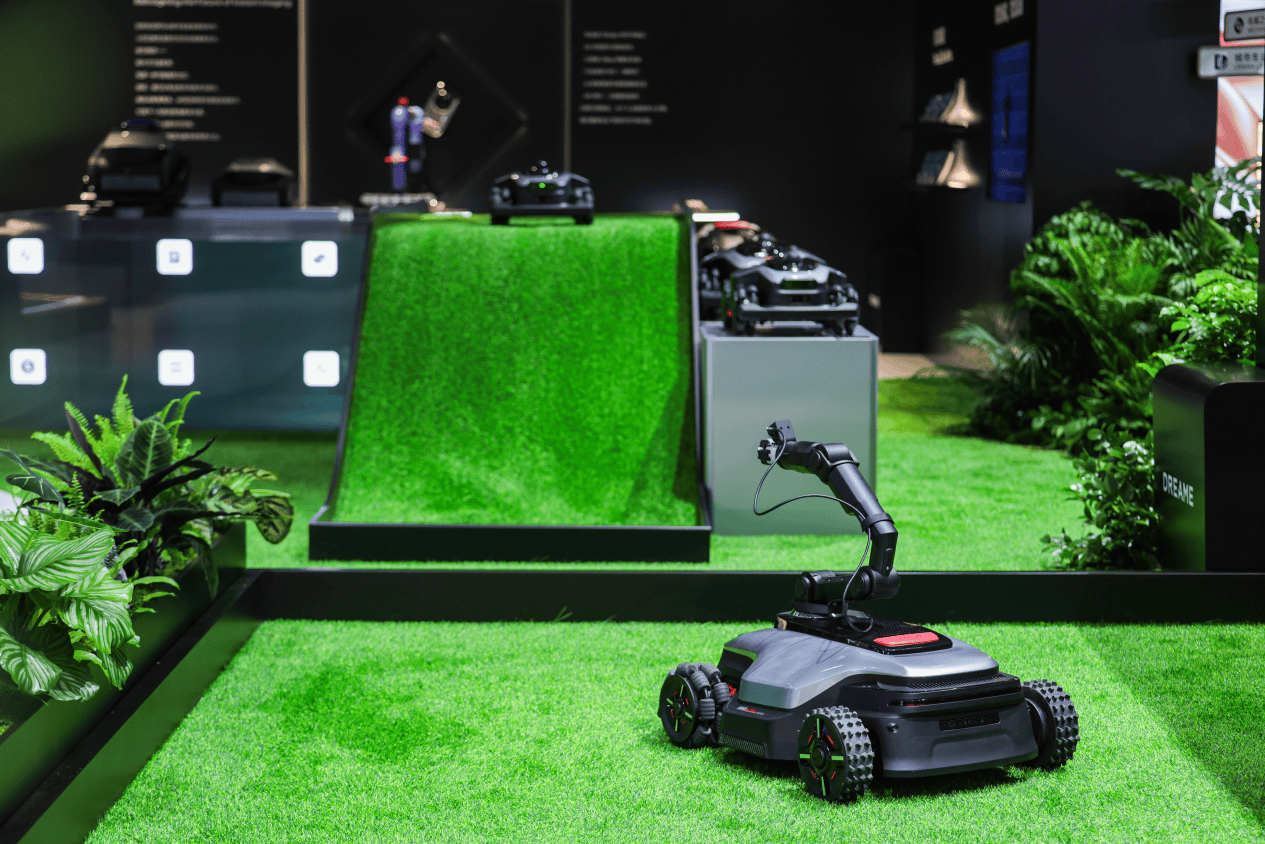 《中国智造登陆硅谷，追觅三大创新重构全球庭院养护生态》