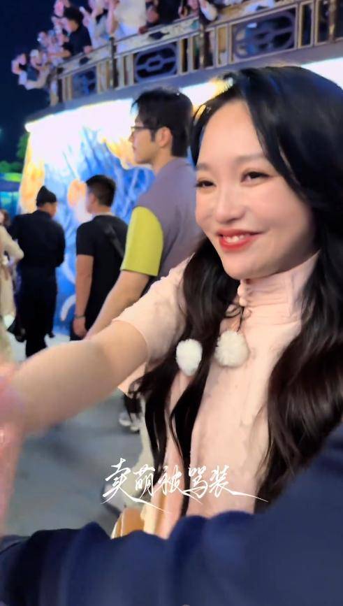 明星线下“见光死”：伊能静脸垮暮气，金莎个矮，被张豆豆抢镜__明星线下“见光死”：伊能静脸垮暮气，金莎个矮，被张豆豆抢镜