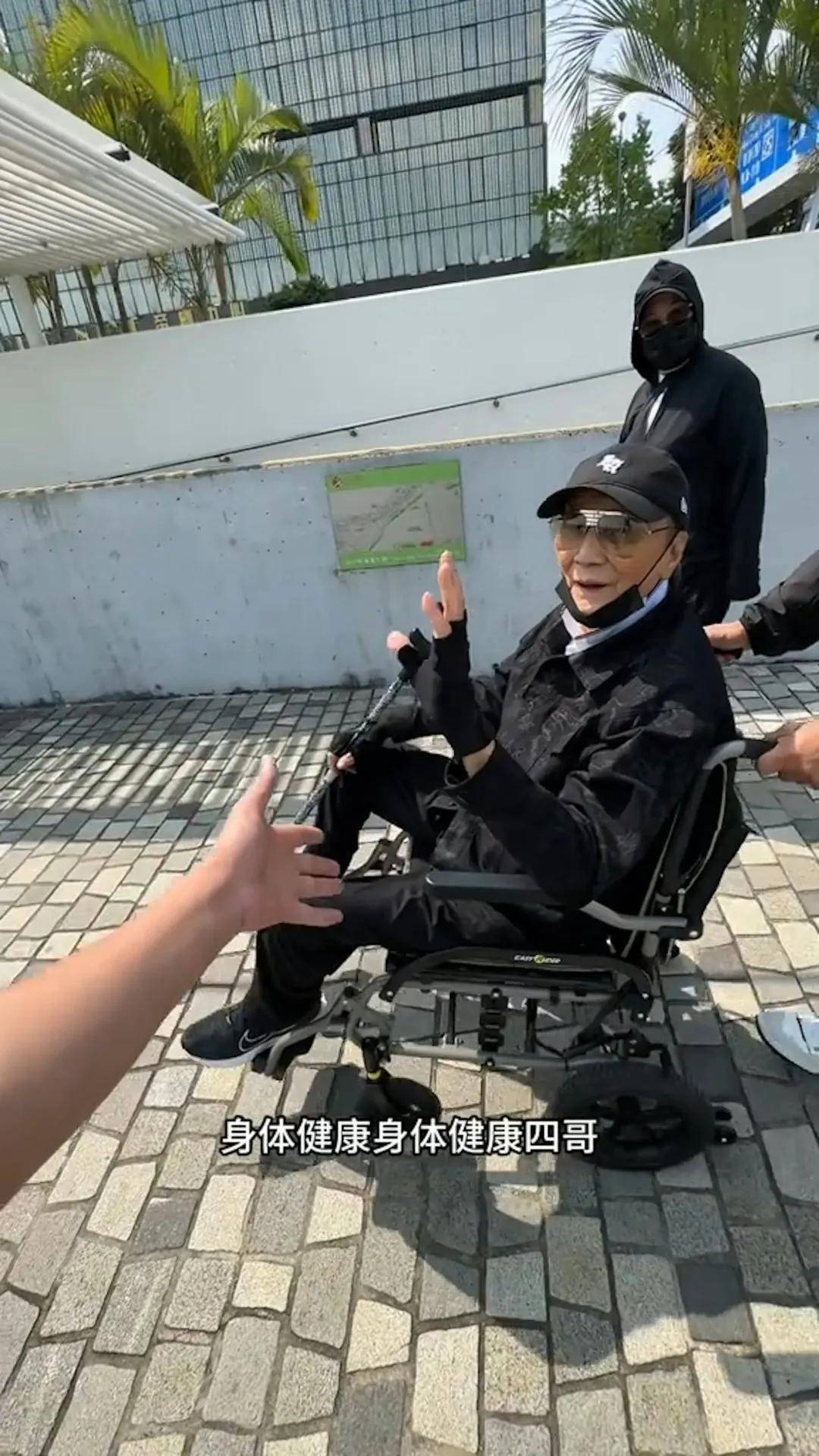 精神很好。（影片截圖）