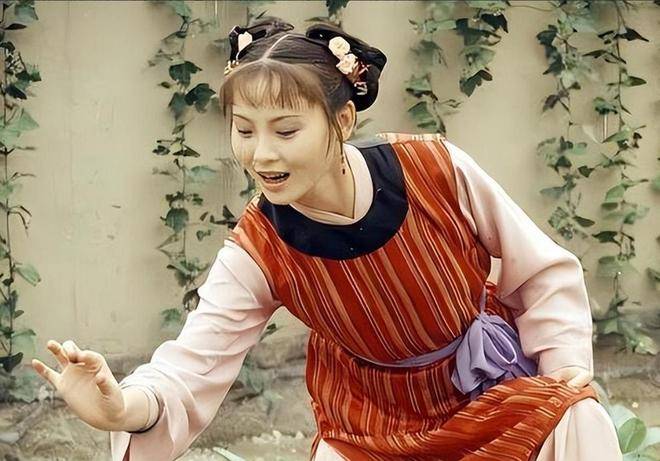 古代丫鬟白天當人,晚上當“傢具” | 八闋