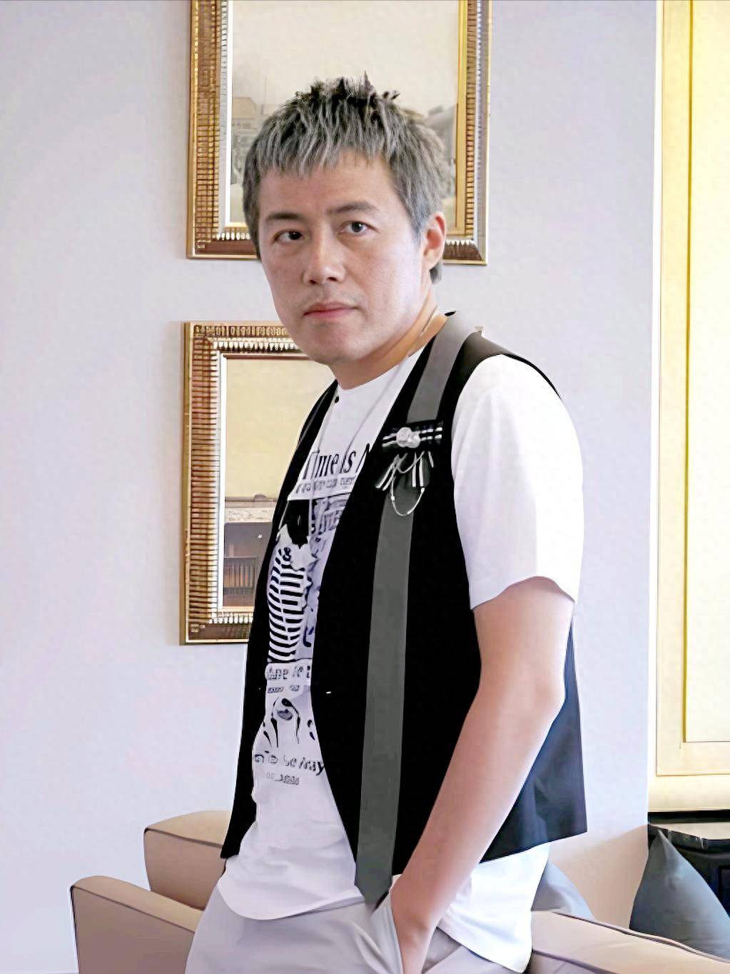 原创            谁的中年不带伤？歌手张宇退隐歌坛8年，人生被三道枷锁束缚