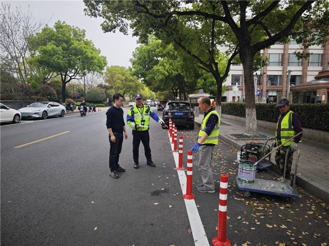 织密道路交通安全防护网 守护群众平安出行(图2) 织密道路交通安全防护网 守护群众平安出行(图2)