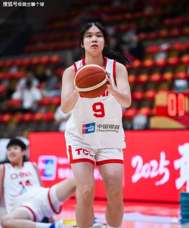 抛弃固执！宫鲁鸣终于出手了，急召19岁小将，填补中国女篮空缺