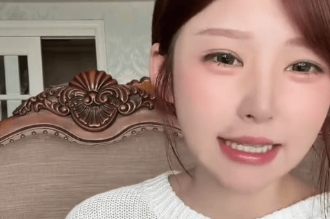 黄一鸣直播秀恩爱 新男友身高190获女儿喜爱