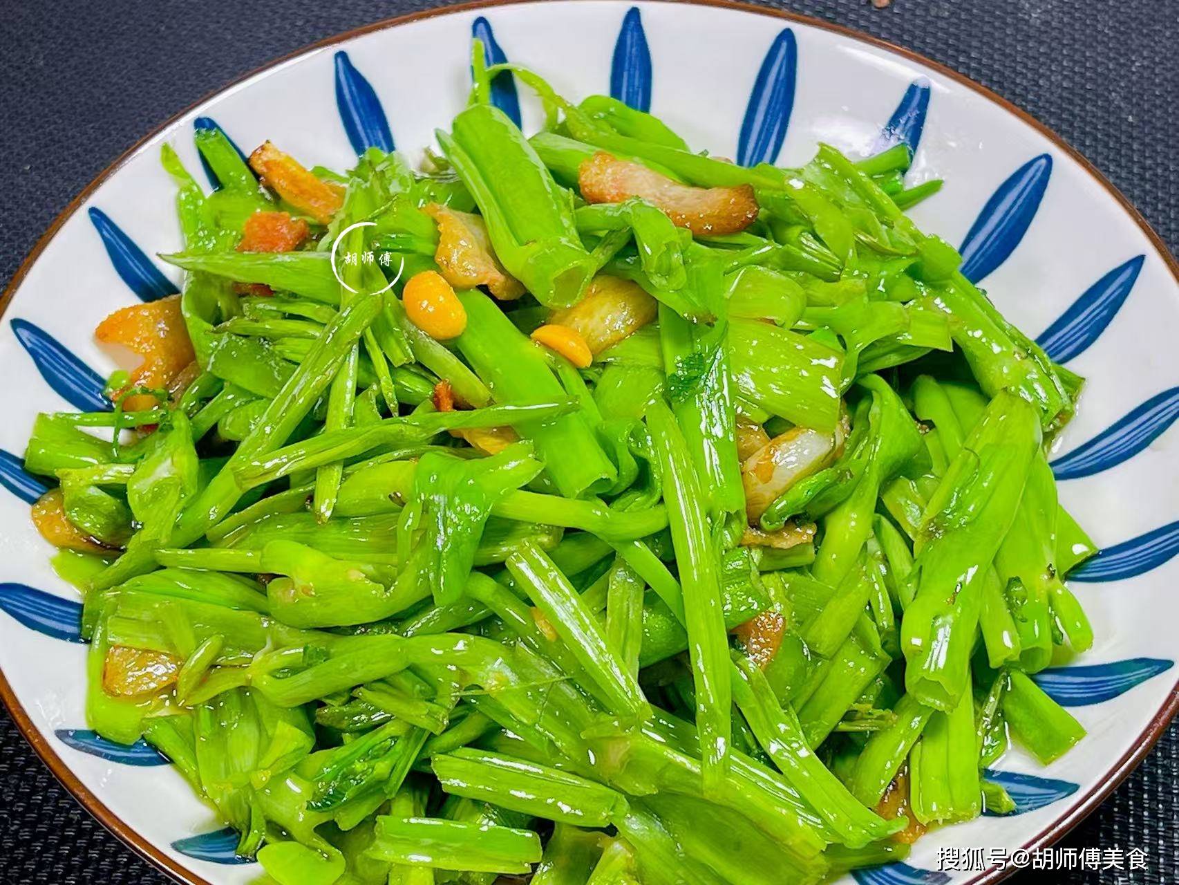 原创            夏天，多给家人吃这个碱性蔬菜，一通便排毒，二降火，三增免疫，随手一炒，太下饭了！
