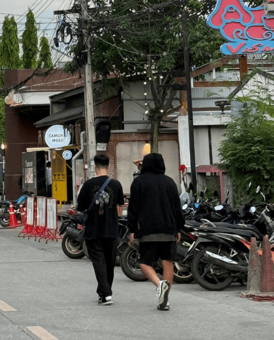 周杰伦清迈低调陪伴昆凌录制《中餐厅10》