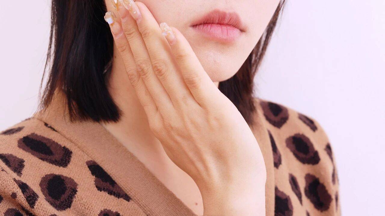 原创            体内有癌，嘴巴先知？口腔出现3种迹象，或是癌症在靠近，别大意