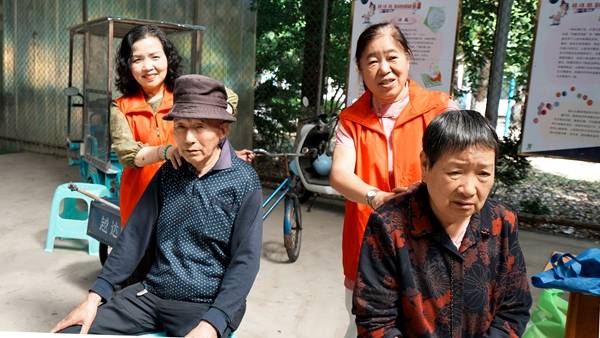 暖光护航 与爱同行——余姚这场助残服务 把温暖送到家门口(图2) 暖光护航 与爱同行——余姚这场助残服务 把温暖送到家门口(图2)