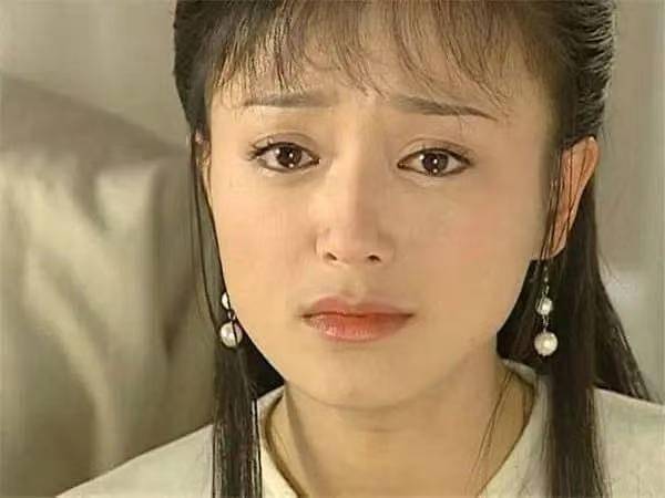 她，情定黄晓明被辜负，又“倒贴”陆川被出轨？