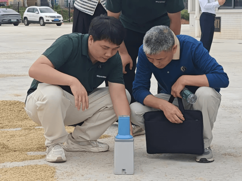 绿岛风助农务实:“中国人要把饭碗牢牢端实”(图4) 绿岛风助农务实:“中国人要把饭碗牢牢端实”(图4)