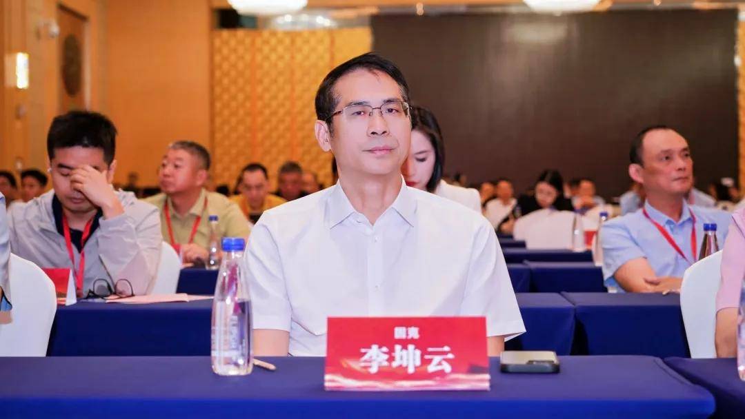 涂荣誉丨李坤云现身第三届仿石涂料峰会，固克安彩获仿石漆“卓越品牌” 