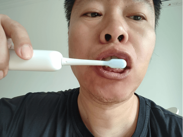 颠覆行业！FIONX声波+扫振双模式电动牙刷：百元价位，千元体验