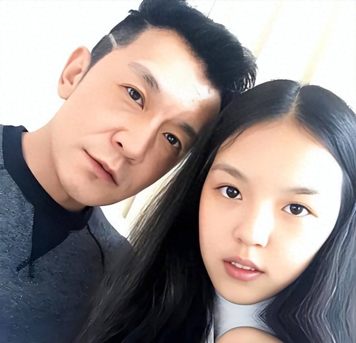 原创            李咏也没想到，自己离世8年后，23岁女儿竟走上一条＂不归路＂！
