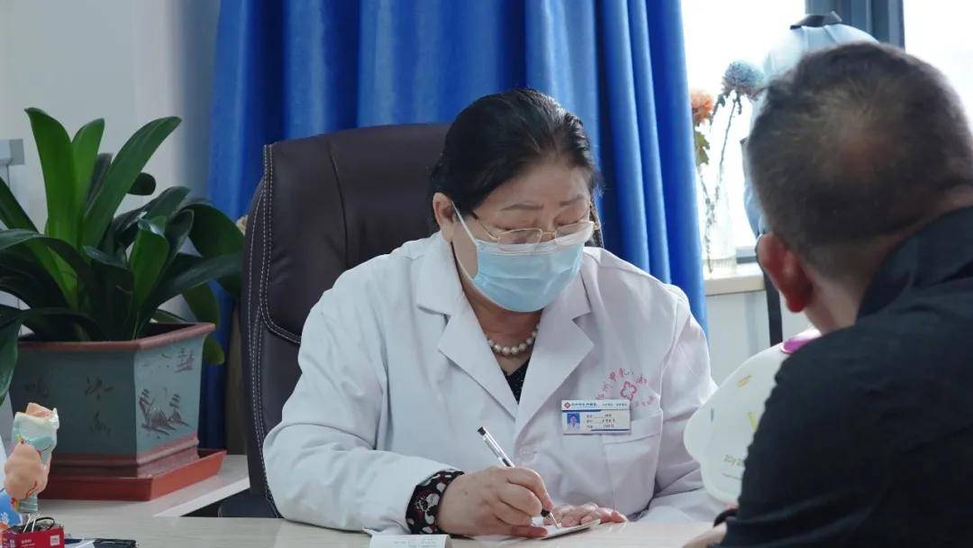 查出良性甲状腺结节，会不会哪天变成癌？阎琦主任：只有这1种情况要警惕