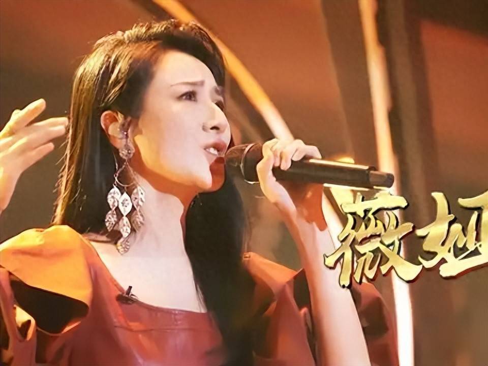 原创            央媒接连重拳喊话！内娱乱象藏在水面之下，综艺造假只是冰山一角