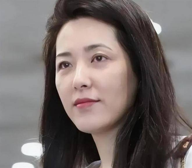 中戏两百年难得一遇的美女曾黎，她的名字总是与美丽、才华和从容联系在一起。
