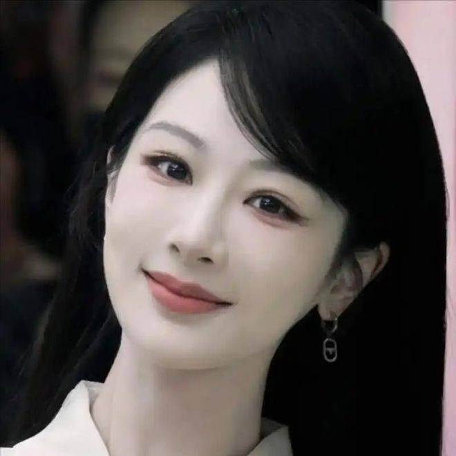 为何劝女星少整容?刘浩存、杨紫同框对比,应验张艺谋评价