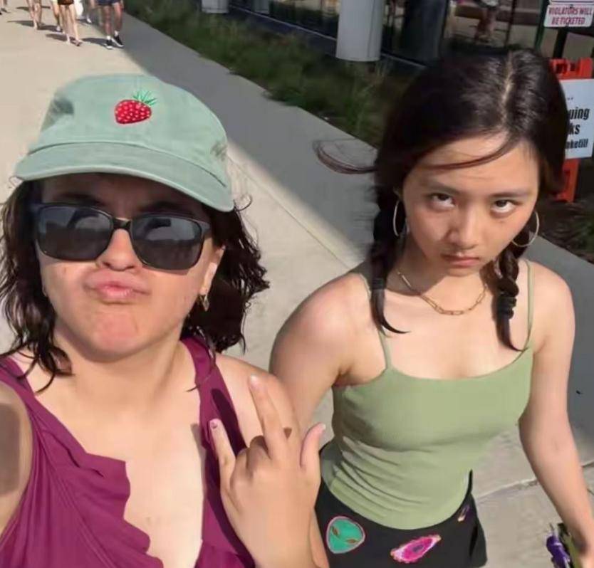 黄磊女儿黄多多放假回国，展现居家一面，与国外形成强烈反差