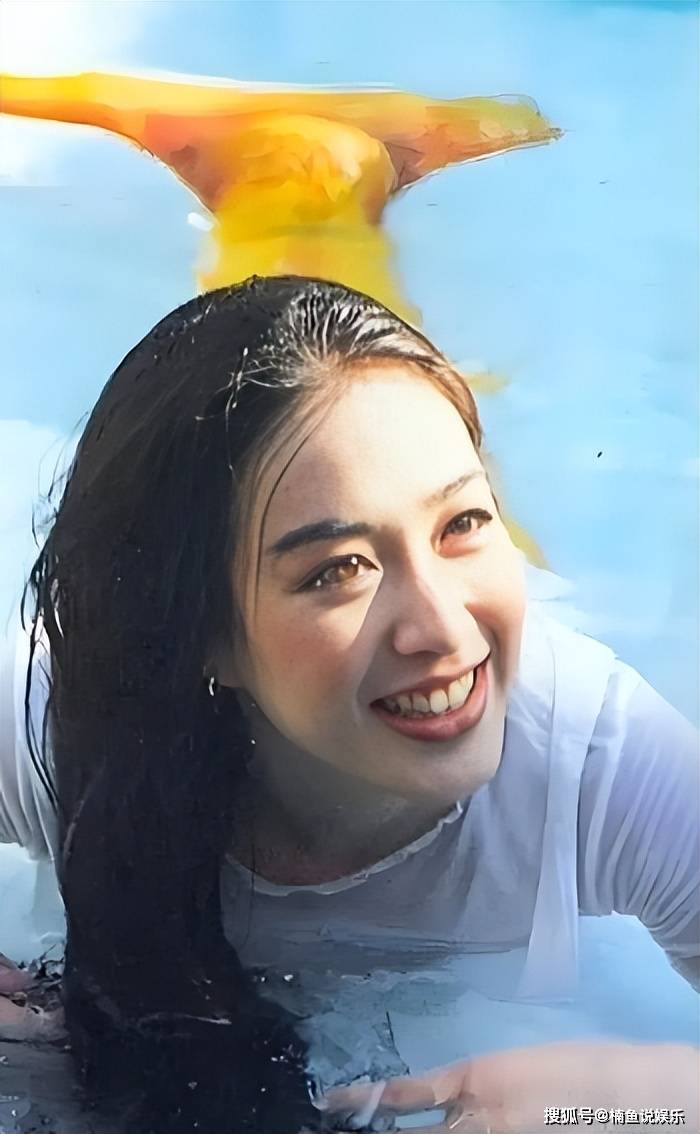 钟丽缇女儿才15岁就美成这样,颜值身材赶超妈妈年轻时,母女同框似姐妹