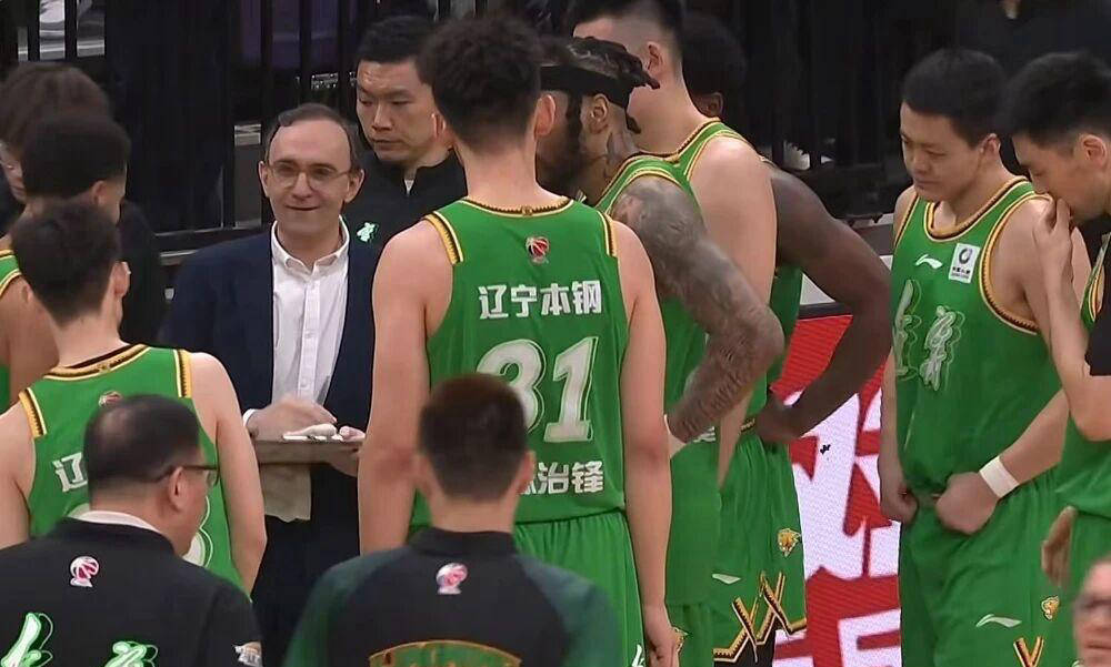 辽宁男篮遭遇重创，赵继伟或有离队打算，多支球队蠢蠢欲动争抢核心球员