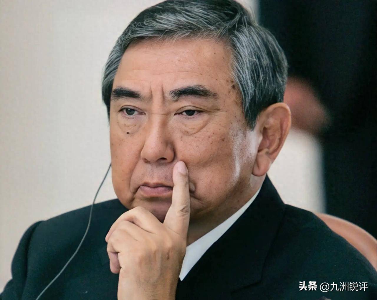 日本政坛地震，高市早苗被内外夹击，特朗普和麻生太郎成最后稻草_ …
