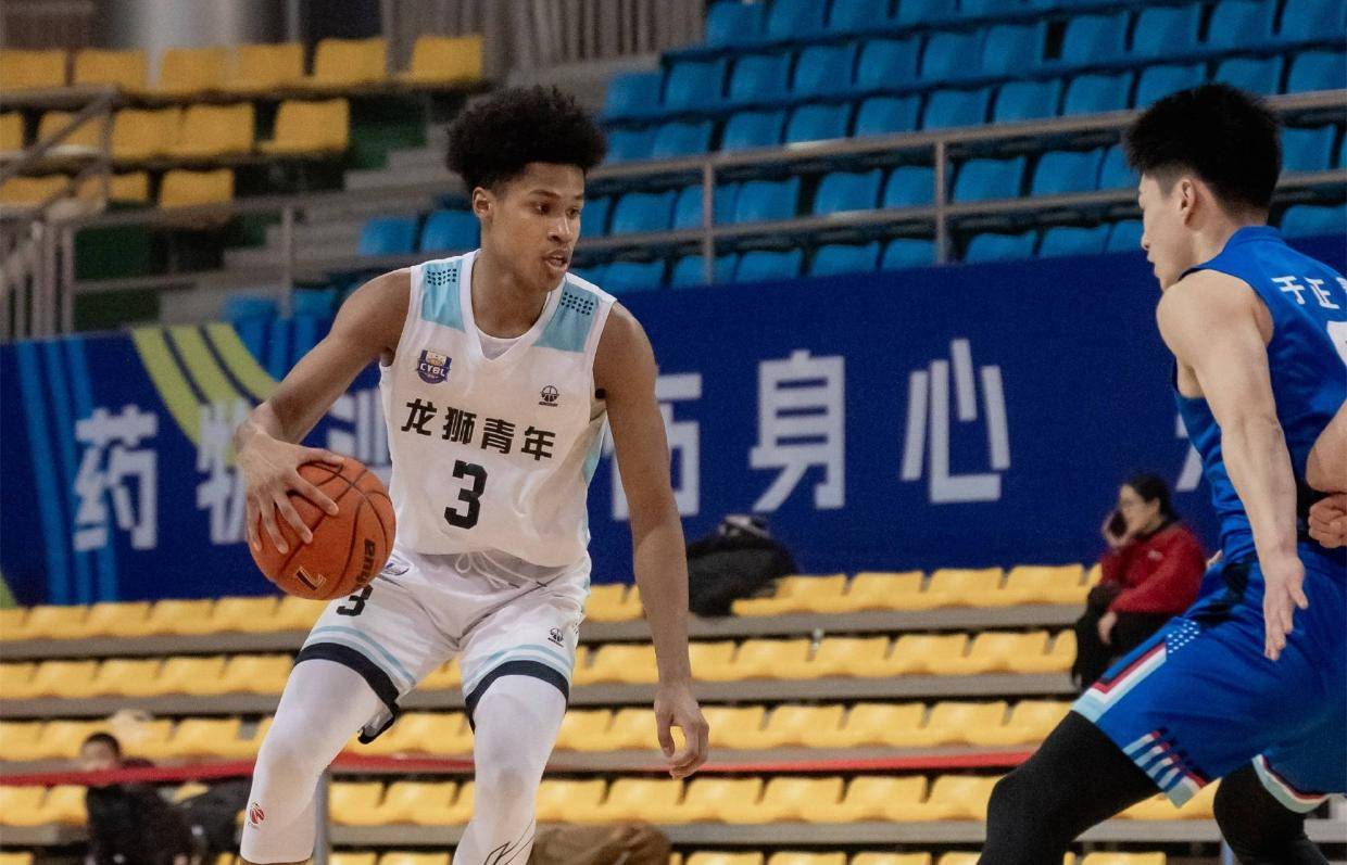 又一广东宏远弃将崛起！中国男篮20岁混血新星闪耀：砍28+11+5