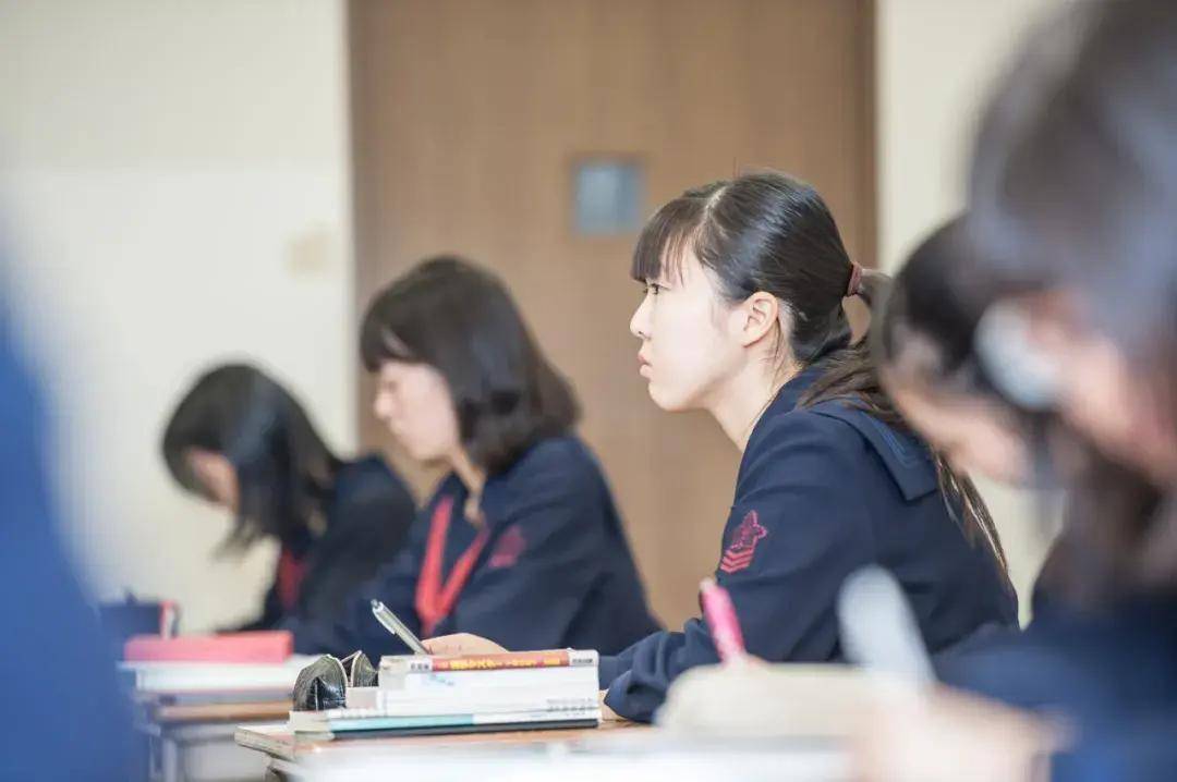 请输入图片描述