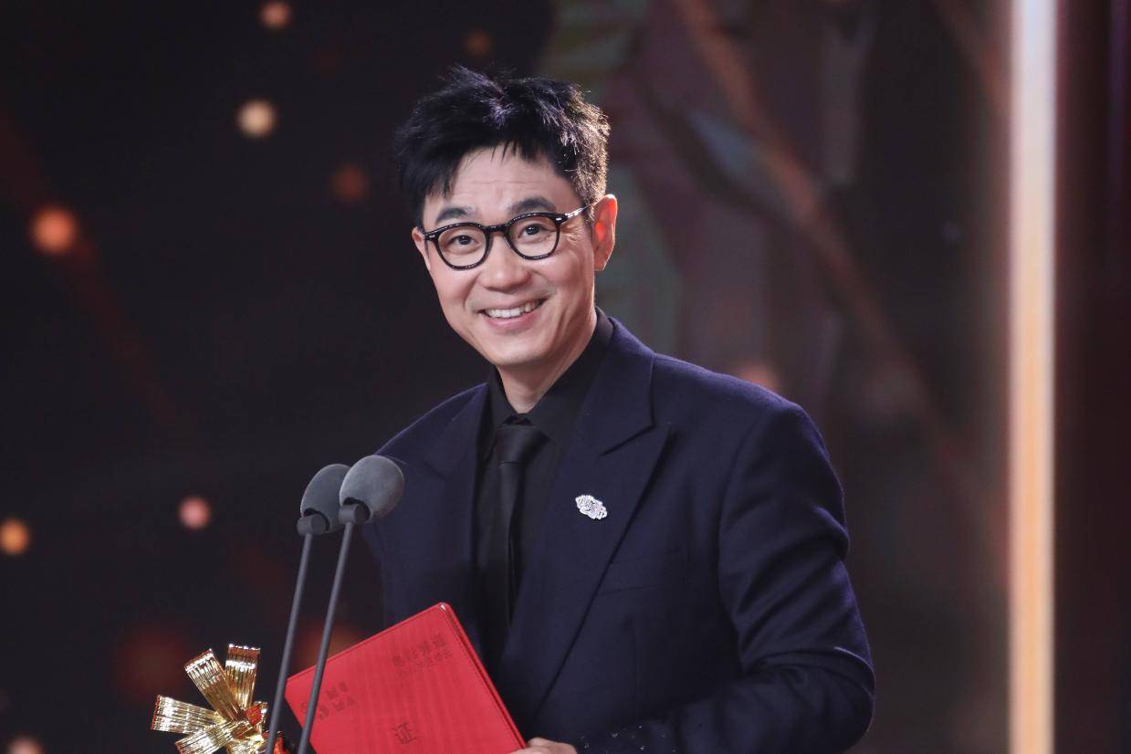 大鹏获最受传媒关注导演编剧两项荣誉 认可自己很全能封面图
