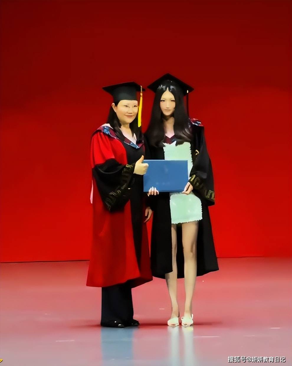 211女孩穿凉拖参加毕业典礼,被骂惨了,“清朝思维”还在影响人?