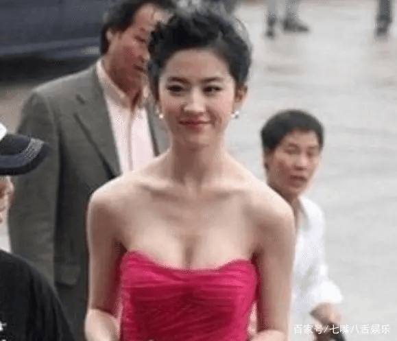 为何刘亦菲单身至今?不是没人想娶,看完这些照片你就明白了!