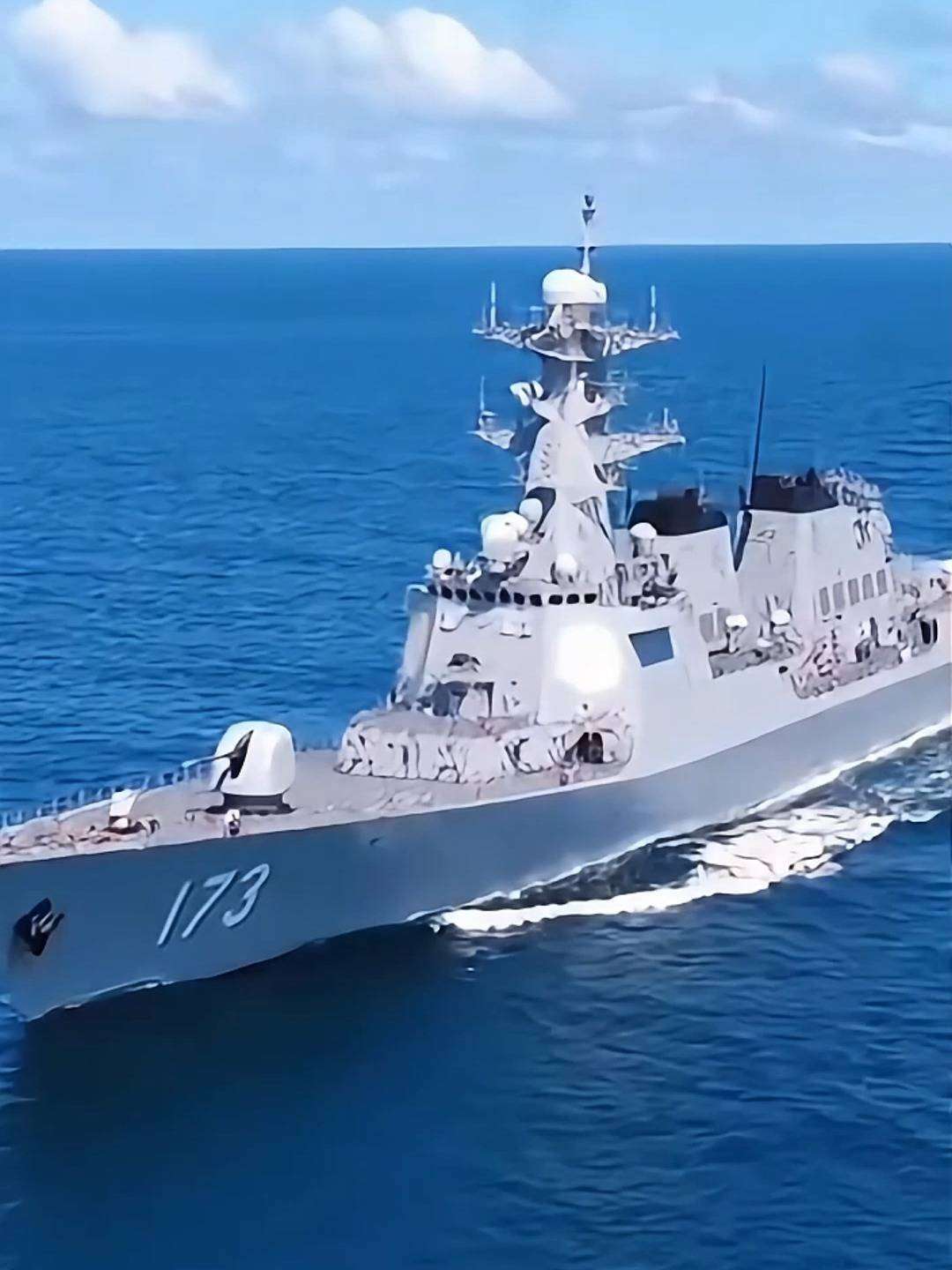 中国052d亚丁湾硬核出击为中外船舶撑起安全保护伞