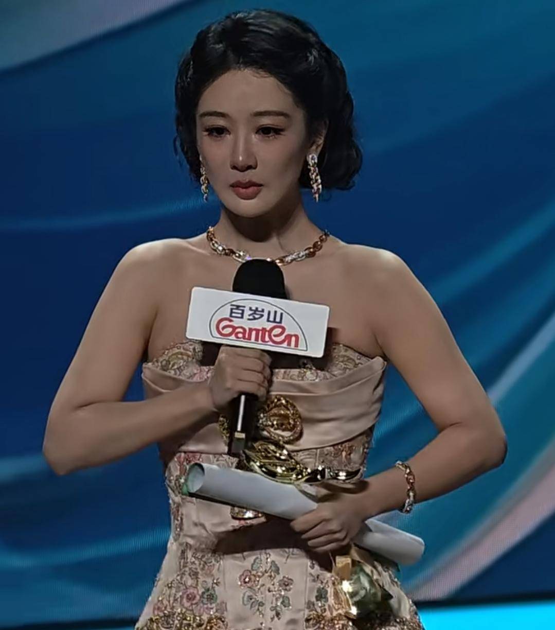 杨紫拿下视后哭到抽搐，前一晚表现太开心引质疑，获奖名单疑似提前泄露