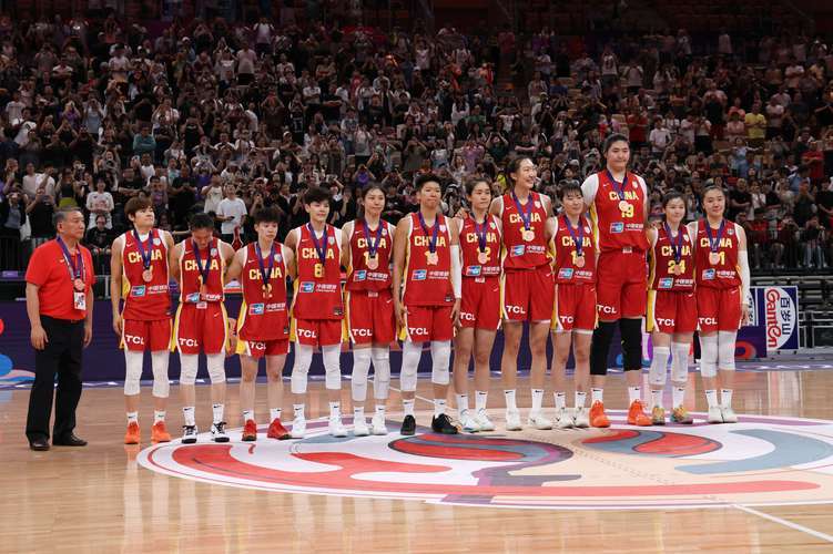 祝贺中国女篮，第2位主帅有望接替宫鲁鸣，王思雨得双重进步机遇