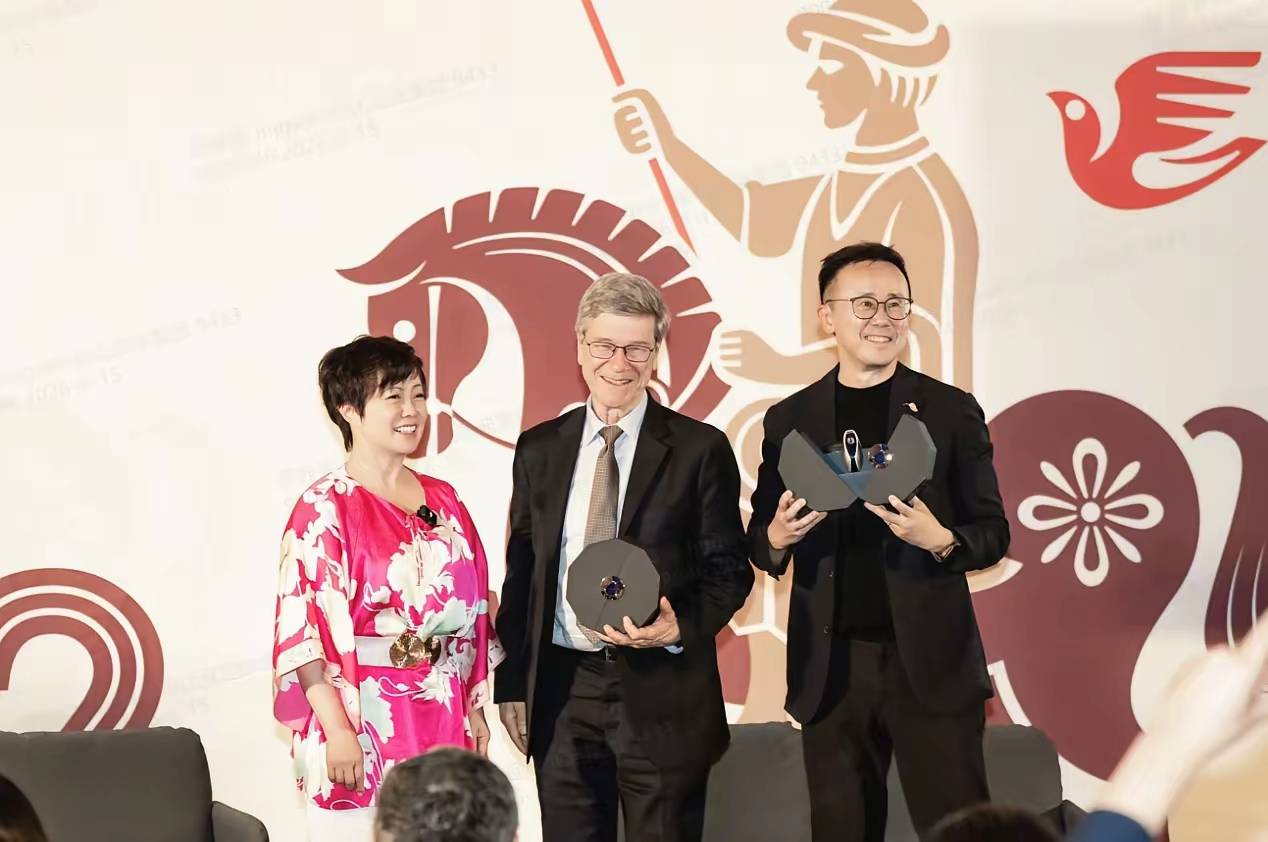 15000公里一滴油没烧!中国纯电车横穿欧亚大陆,欧洲人看傻了