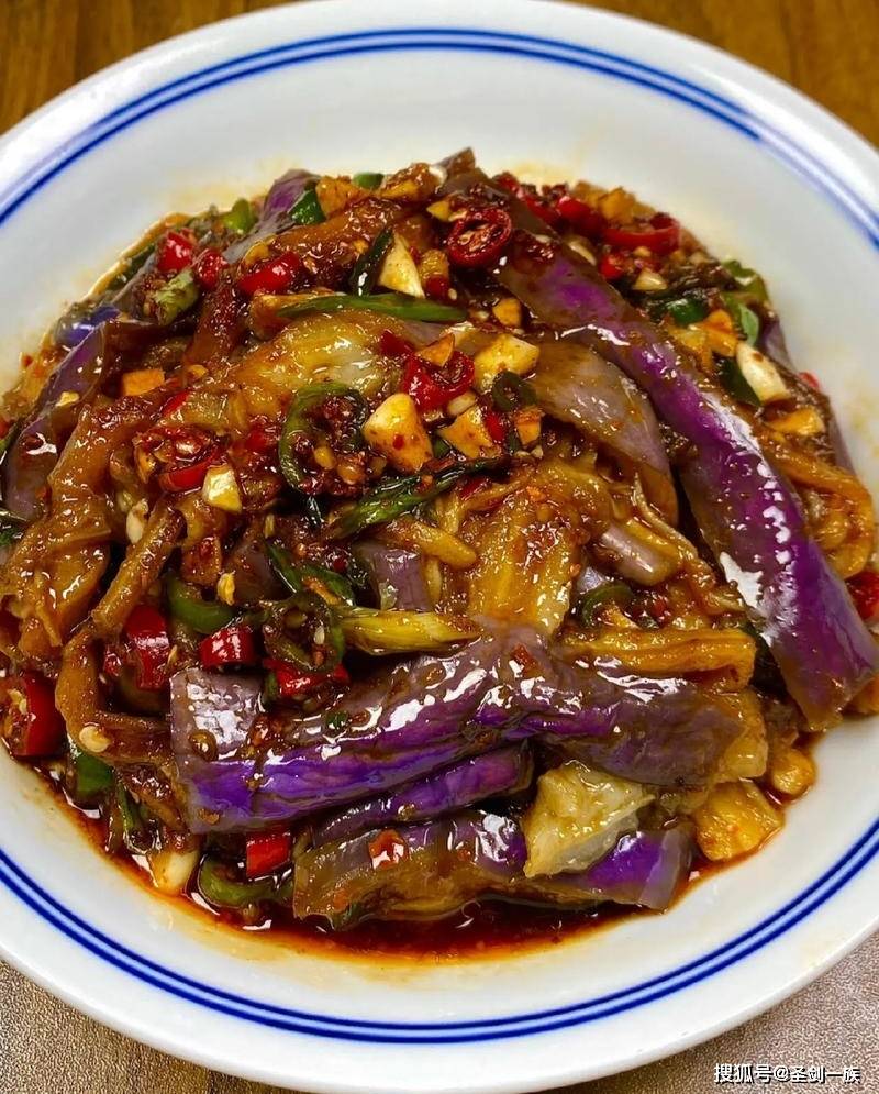 叶酸是韭菜19倍，是苹果43倍，中老年人也是补充叶酸的重点人群