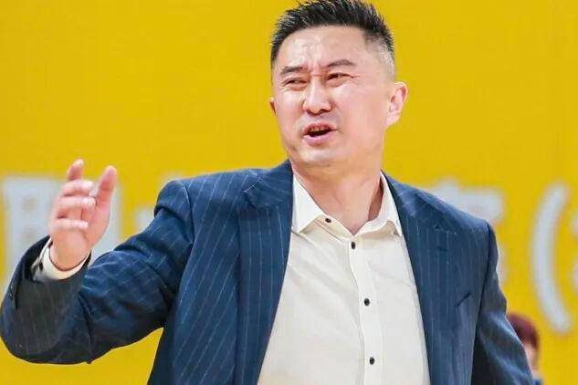 CBA三消息：北控追求杜锋，焦泊乔乘人之危，朱芳雨吃回头草