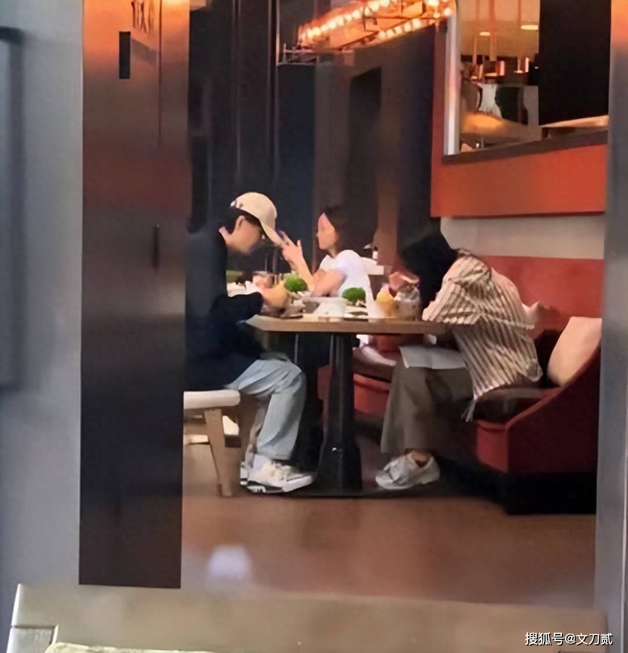 原创            14岁年龄差，恋爱三年零绯闻，音乐才子许嵩这次终于要结婚了？