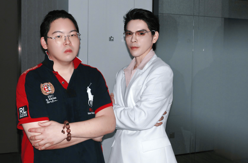 向佑谈与哥哥向佐合体直播:与家人共现公众视野,成我人生高光
