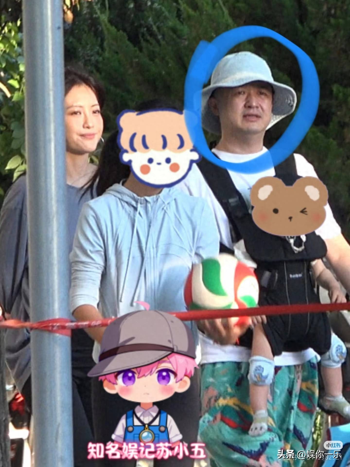 包贝尔一家4口出门全程背孩子