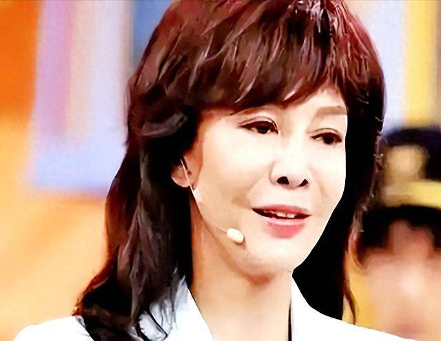 郑裕玲关之琳出售珠宝、刘銮雄抛售蓝钻！香港豪门圈内究竟发生了什么