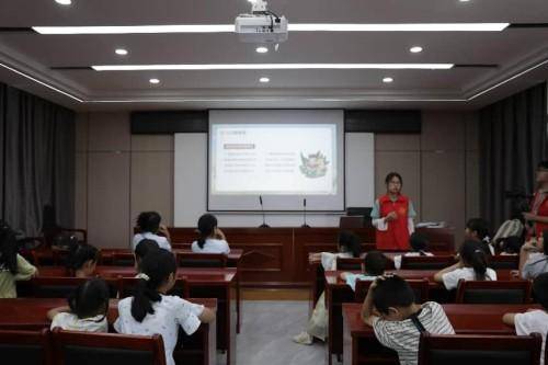 江财现经管学子赴埠头乡开展暑期支教(图3) 江财现经管学子赴埠头乡开展暑期支教(图3)