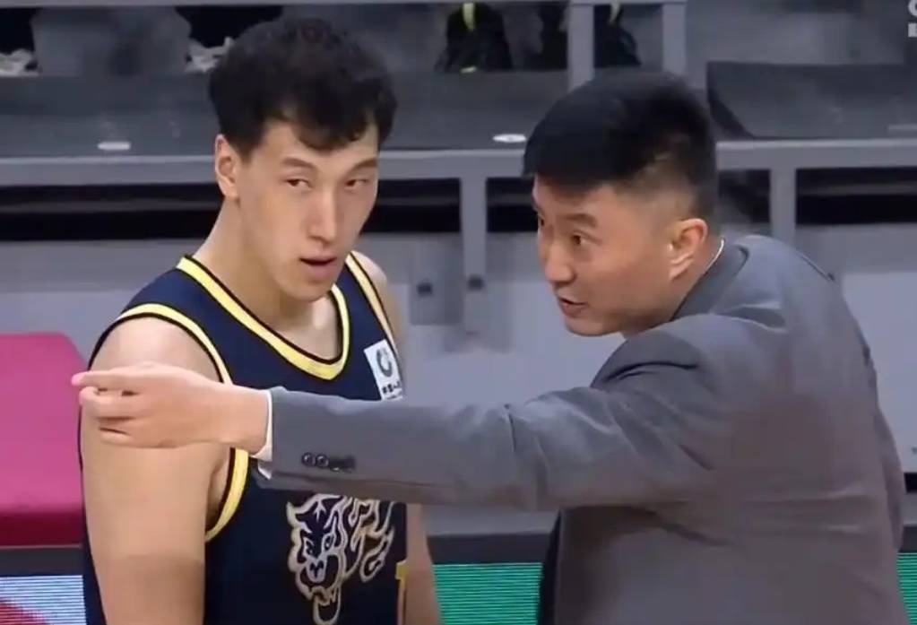 广东男篮阵容减员，杜锋爱将确定离队，顶薪加盟同曦，王洪泽或被重用