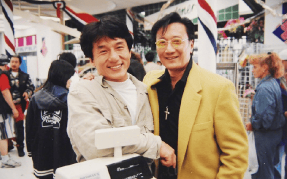 成龙深情发文悼念谢贤:忆往昔片场情谊,四哥潇洒模样永留心间