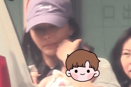 陈牧驰陈冰携子柒宝首露正脸 温馨同框画面引关注