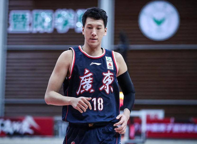 易建联要回广东了？新陈总放了三把火，这个休赛期比比赛还精彩！