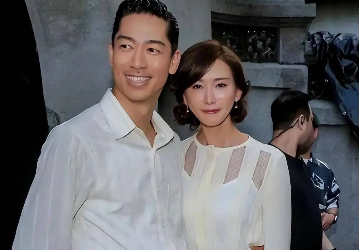 考古|台媒曝林志玲一家三口铁轨放天灯被检举，两次传唤未到案，优雅女神翻车了？