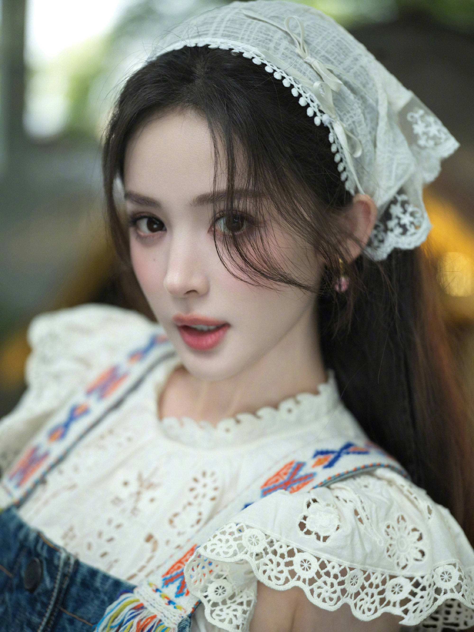 古力娜扎晒出盛夏最新写真，上演甜心与性感反差之美，网友赞