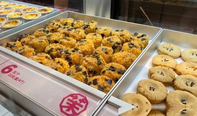 一年超 8 万家面包店关停，超市烘焙区却排长队，面包生意到底好不好做？反映了怎样的消费趋势？