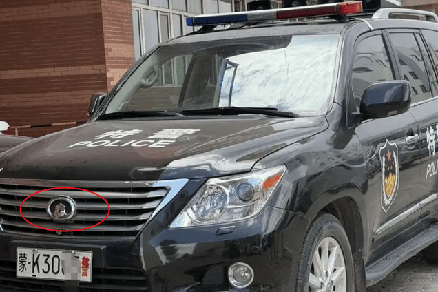 鄂尔多斯一警车被指擅自更换车标